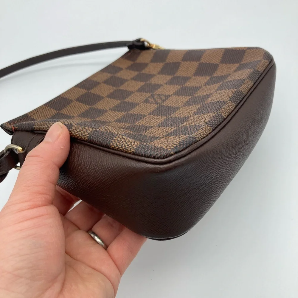 LOUIS VUITTON DAMIER EBENE MAKE UP POUCHETTE BAG